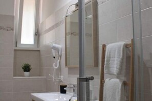 淋浴设施、坐浴桶、毛巾、肥皂