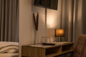 In-room safe, blackout drapes, free WiFi - Altstadt Hotel (Würzburg)