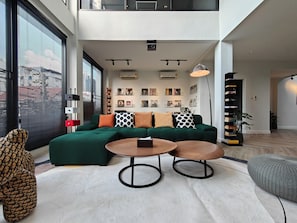 Interior - 4-story modern art villa Free WiFi Netflix (Khwaeng Khlong Tan Nuea)