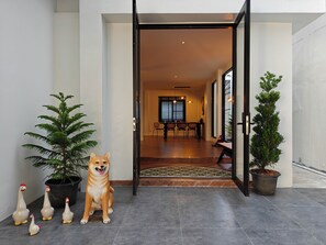 Interior - 4-story modern art villa Free WiFi Netflix (Khwaeng Khlong Tan Nuea)