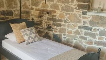 1 slaapkamer, een strijkplank/strijkijzer, wifi, beddengoed