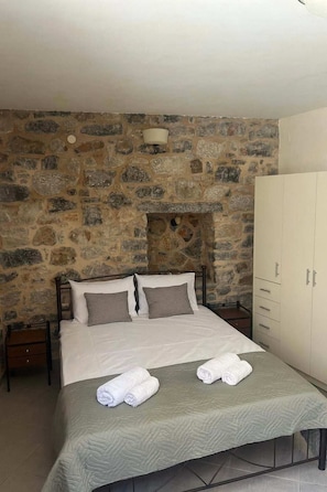 2 bedrooms, WiFi, bed sheets