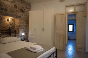 2 soverom, strykejern/-brett, wi-fi og sengetøy