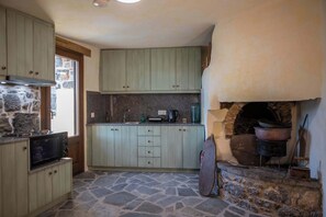 Kjøleskap og kjøkkenutstyr