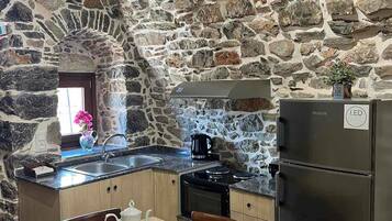 冰箱、烤箱、炉灶、厨具/餐具