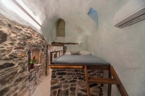 2 bedrooms, iron/ironing board, WiFi, bed sheets - Vlychos Olympi Lodge 2 - Chios Cozy Getaway (Olimpi)