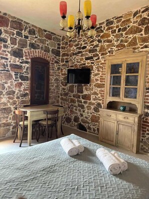 2 chambres, fer et planche à repasser, Wi-Fi, draps fournis