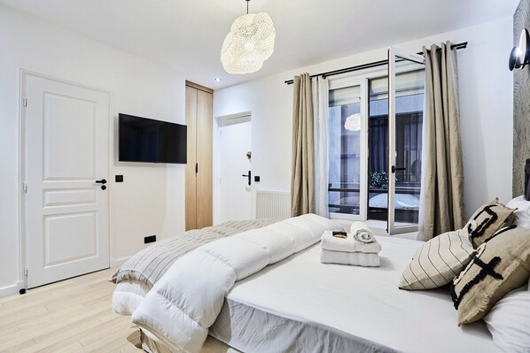 Apartment | 1 bedroom, laptop workspace, iron/ironing board, bed sheets