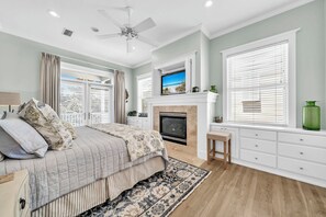 5 bedrooms, desk, iron/ironing board, travel cot