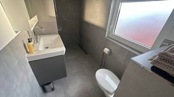 Dusche, Haartrockner, Handtücher, Seife