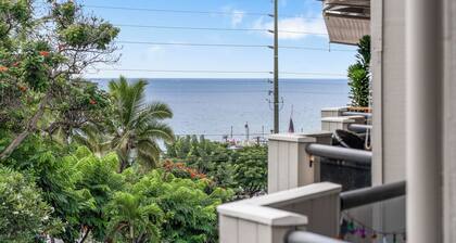 Kailua Bay Resort#2-306: Top Floor Corner 2 bedroom condo with Ocean Views