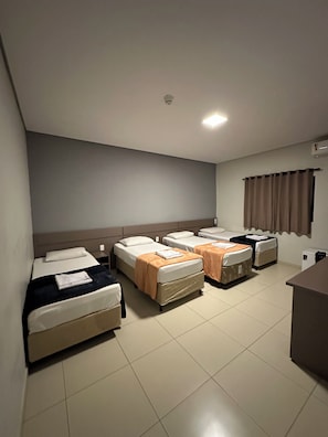 ห้องพักสำหรับสี่ท่าน | โต๊ะทำงาน, พื้นที่ทำงานแบบใช้แล็ปท็อป, Wi-Fi ฟรี