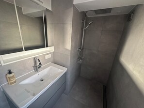 Hair dryer, towels, toilet paper - Apartment with one kitchen/1 bedroom/for 2 persons - shared bathroom (Groß-Umstadt)