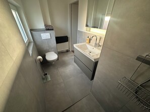 Hair dryer, towels, toilet paper - Apartment with one kitchen/1 bedroom/for 2 persons - shared bathroom (Groß-Umstadt)