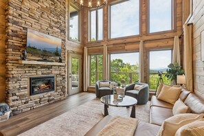 House, 3 Bedrooms | Living area
