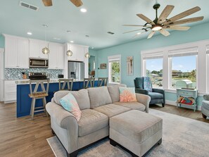 House, 3 Bedrooms | Living area