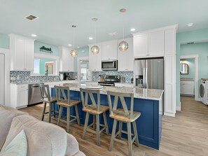 House, 3 Bedrooms | Private kitchen