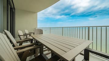 Kondominium, 3 kamar tidur | Tempat makan outdoor