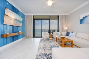 Condo, 3 Bedrooms | Living area