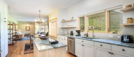 Condo, 2 Bedrooms | Private kitchen
