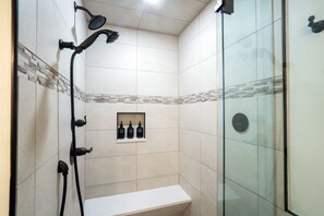 Apartment, 2 Schlafzimmer | Badezimmer