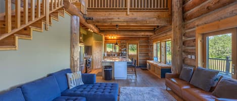 Cabane, 3 chambres | Coin séjour | TV connectée