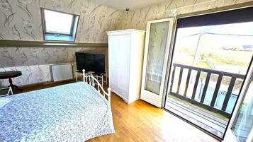 8 habitaciones, acceso a internet y ropa de cama