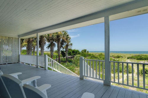 Charming Oceanfront Cottage on South End