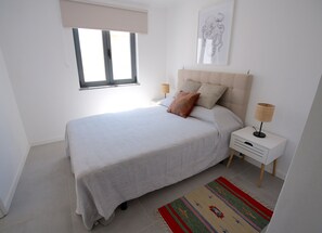 3 bedrooms, WiFi, bed sheets - Church view house (Lagos)