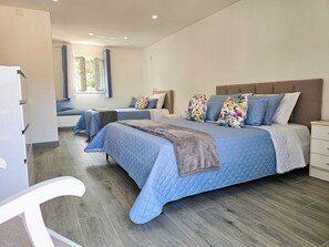 3 عدّة غرف نوم وواي فاي وملاءات أسرّة