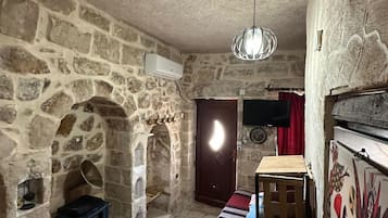 Blackout curtains, soundproofing, iron/ironing board, free WiFi