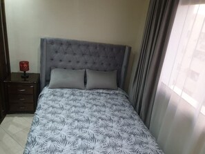 1 soverom, skrivebord, strykejern/-brett og wi-fi (inkludert)