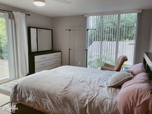 5 chambres, fer et planche à repasser, Wi-Fi, draps fournis