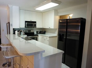 Microwave, oven, stovetop, dishwasher - Cozy Heated Pool 1 Mile from the beach! (Naples)