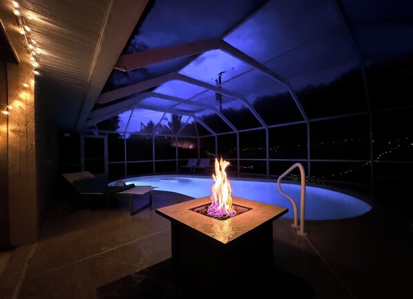 Pool - Cozy Heated Pool 1 Mile from the beach! (Naples)