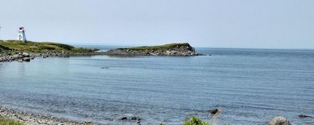 Beach. Harbourview House -A classic East Coast home and close to Pondville Beach