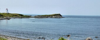 Harbourview House -A classic East Coast home and close to Pondville Beach