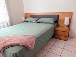 Schreibtisch, Bügeleisen/Bügelbrett, kostenloses WLAN, Bettwäsche