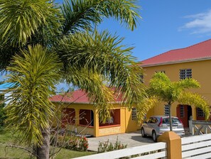 Exterior - Sweet Suite Coconut: Charming modern 2BR/2BA house in Antigua with AC (St. George)