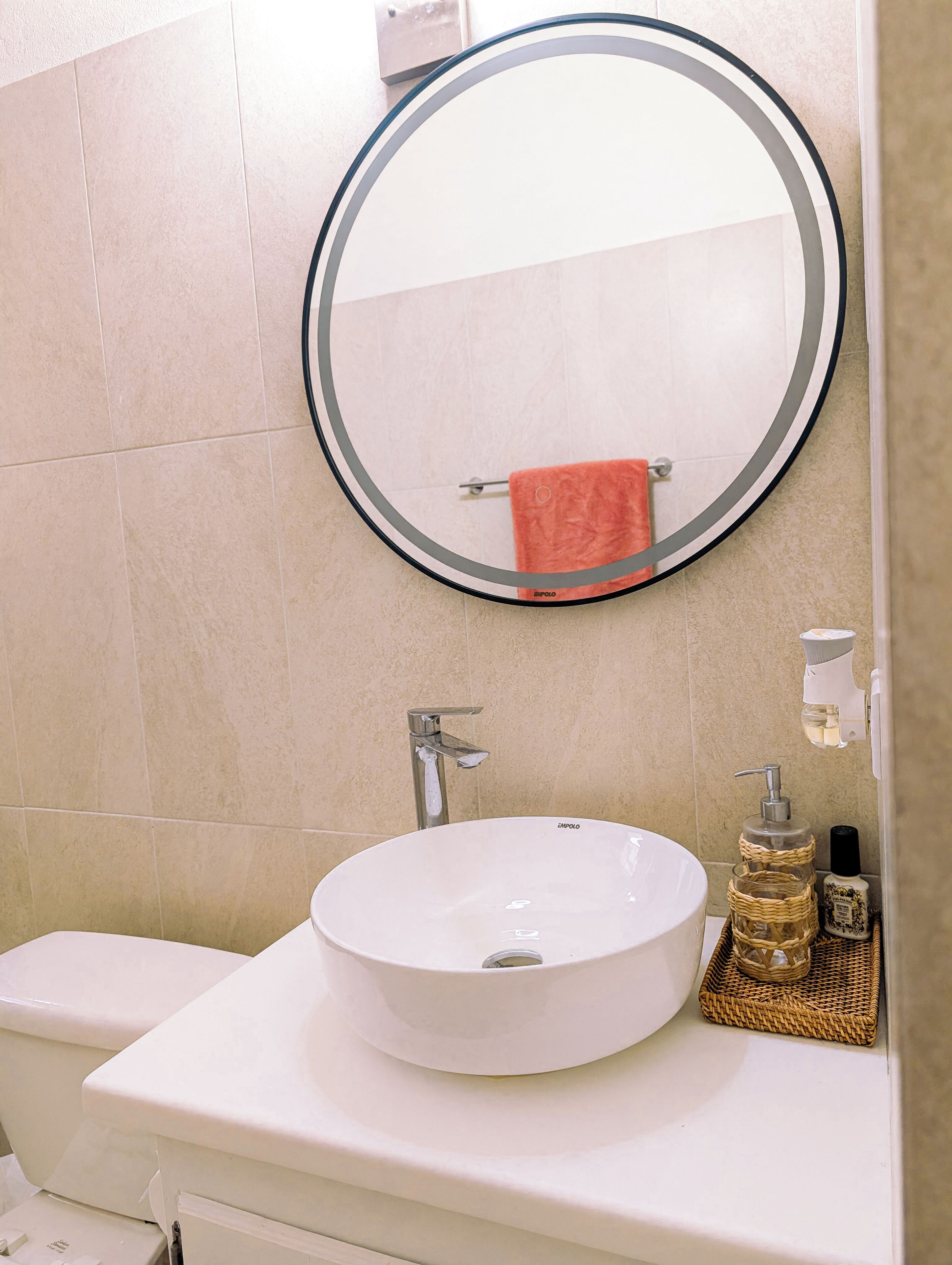 Dusj, håndklær, såpe og toalettpapir