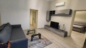 Télévision, table de tennis de table