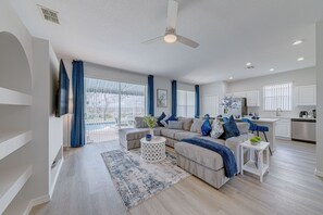 スマートテレビ、テレビゲーム、テーブルサッカー台、書庫