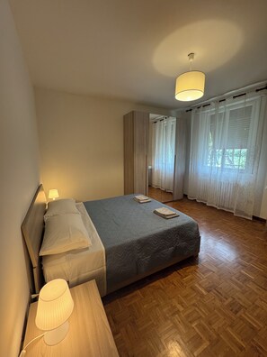 2 bedrooms, bed sheets