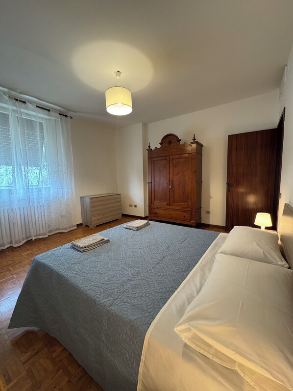 2 bedrooms, bed sheets