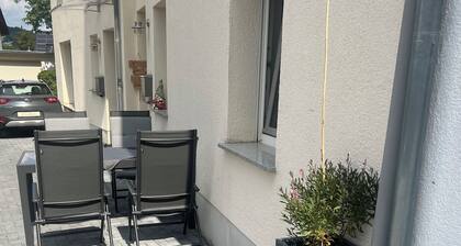 „Hobbit-Fewo“ im idyllischen Ahrtal in
Ahrweiler Bachem für bis zu 6 Personen