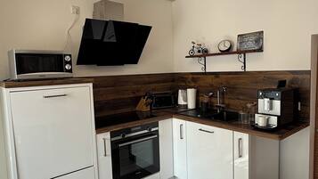 Mikrowelle, Herdplatte, Geschirrspüler