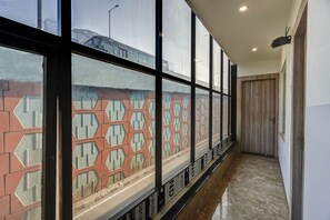 Dobbeltrom – deluxe, byutsikt | Terrasse/patio