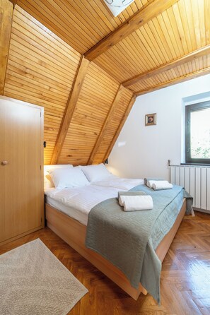 In-room safe, desk, iron/ironing board, travel cot