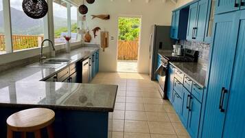 Micro-ondes, four, plaque de cuisson, lave-vaisselle