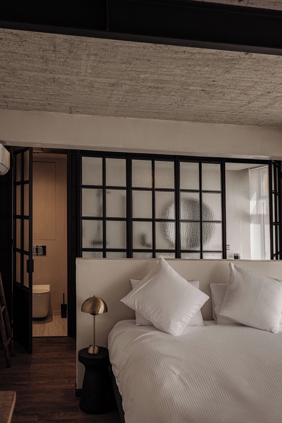 Blackout drapes, soundproofing, free WiFi